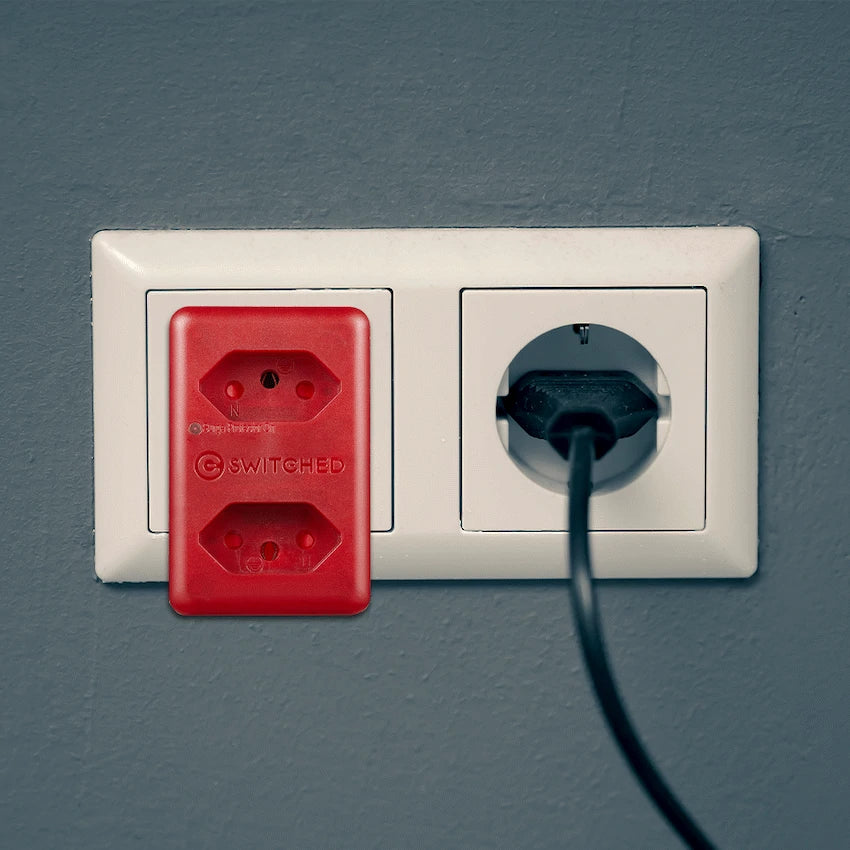 Switched High Surge 2-Way Network Router Safe Adaptor