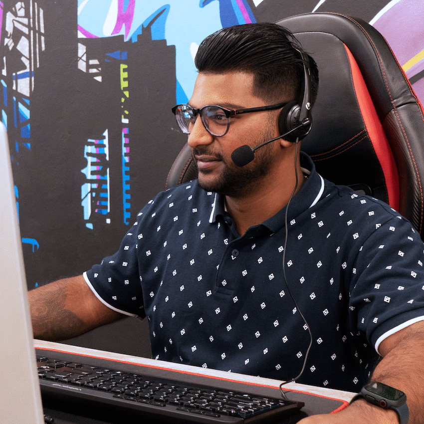 Volkano Chat series mono headset with boom microphone.