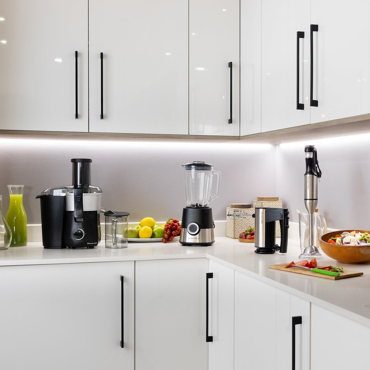 RUSSELL HOBBS ESSENCE 1.5L GLASS JUG BLENDER 600W RHB828