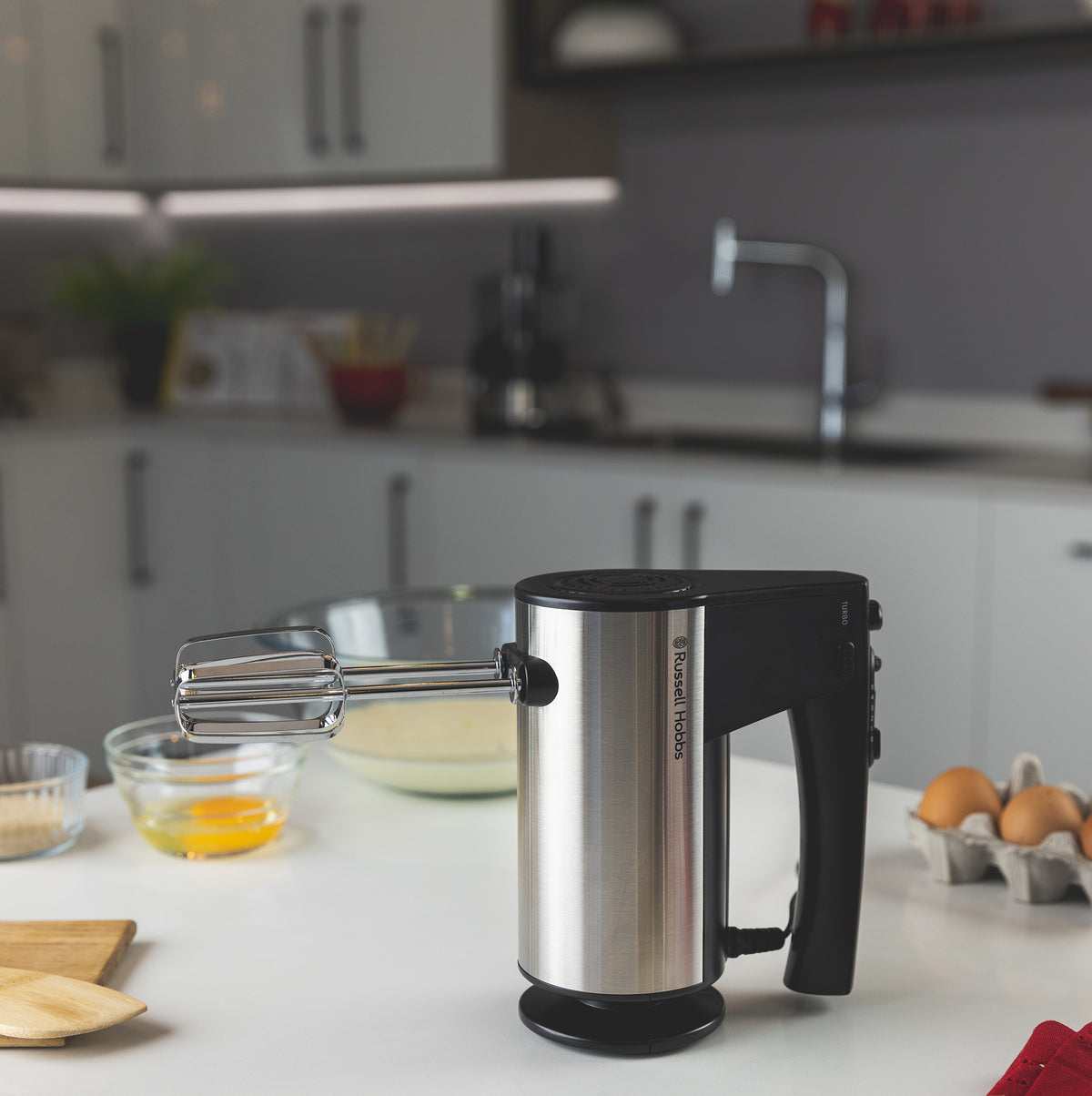RUSSELL HOBBS ESSENCE HAND MIXER 500W RHHM50