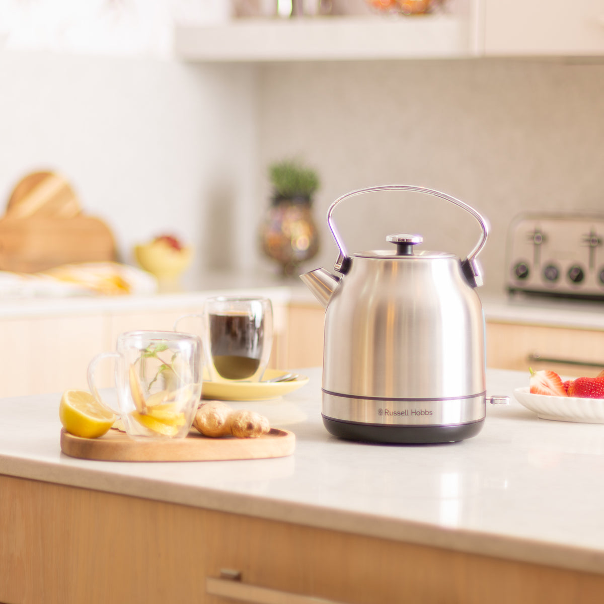 RUSSELL HOBBS 1.7L STAINLESS STEEL CORDLESS KETTLE RHSSK06