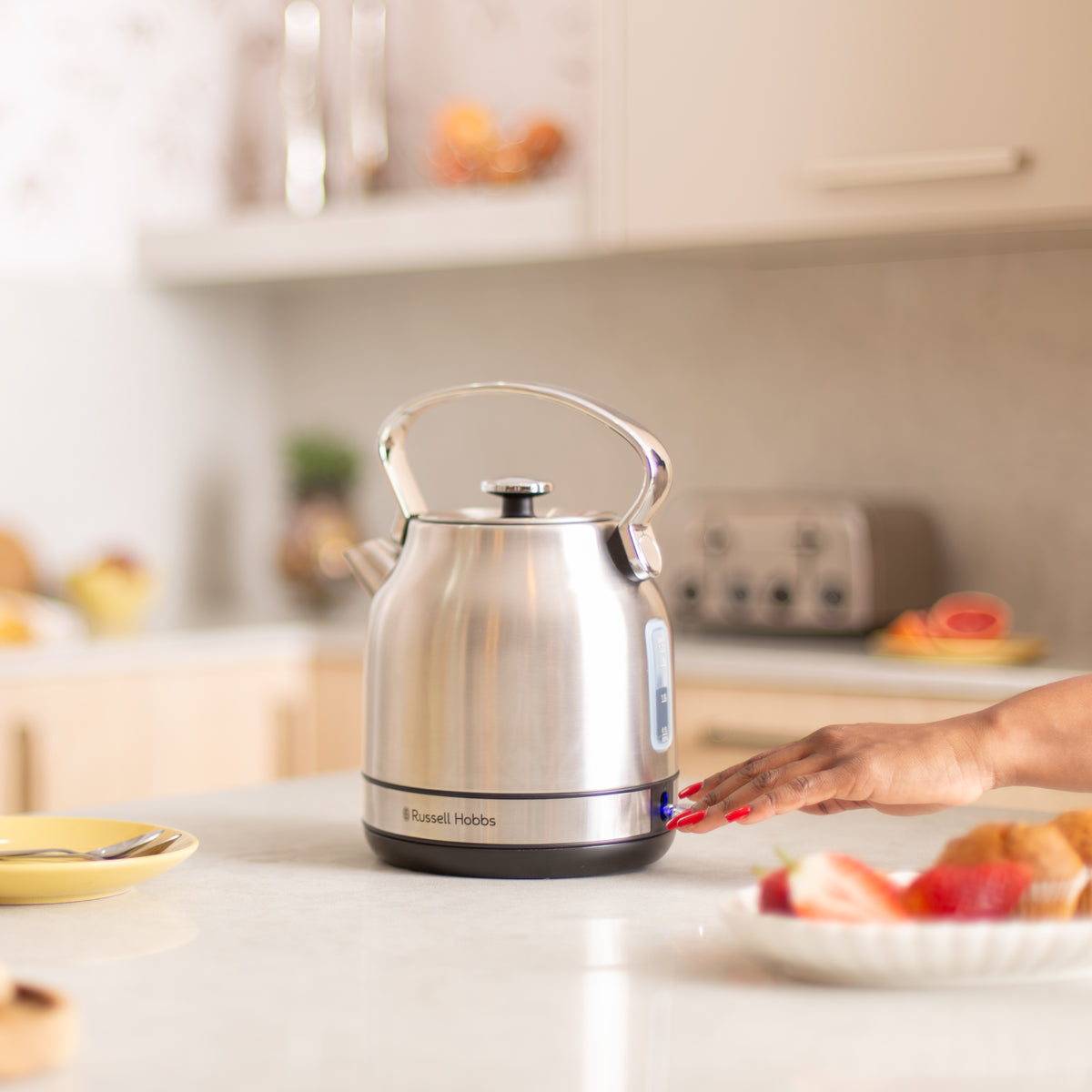 RUSSELL HOBBS 1.7L STAINLESS STEEL CORDLESS KETTLE RHSSK06