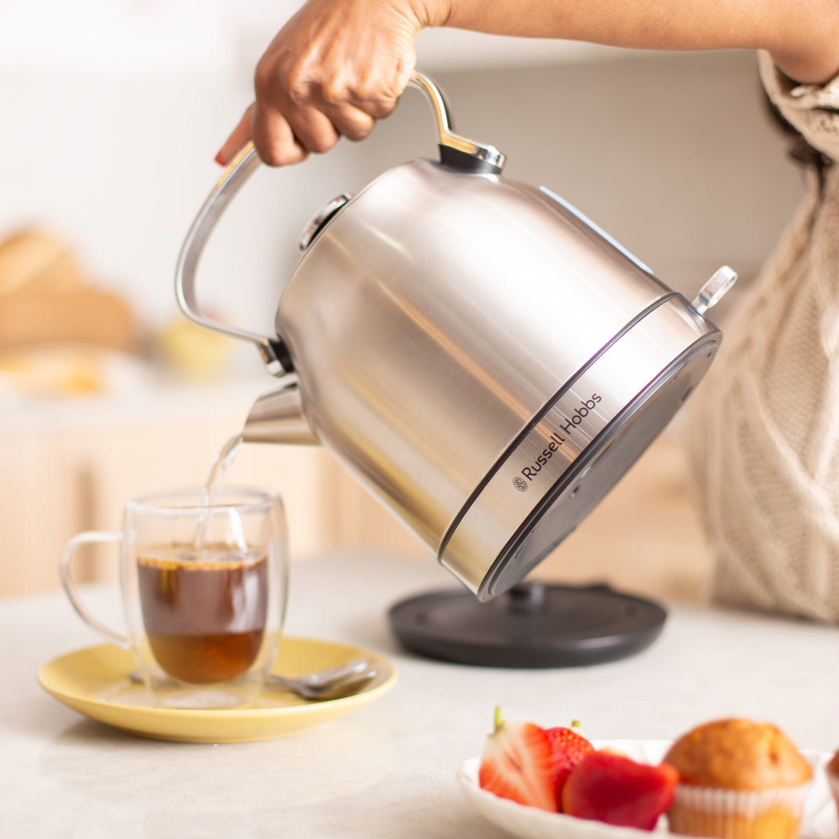 RUSSELL HOBBS 1.7L STAINLESS STEEL CORDLESS KETTLE RHSSK06